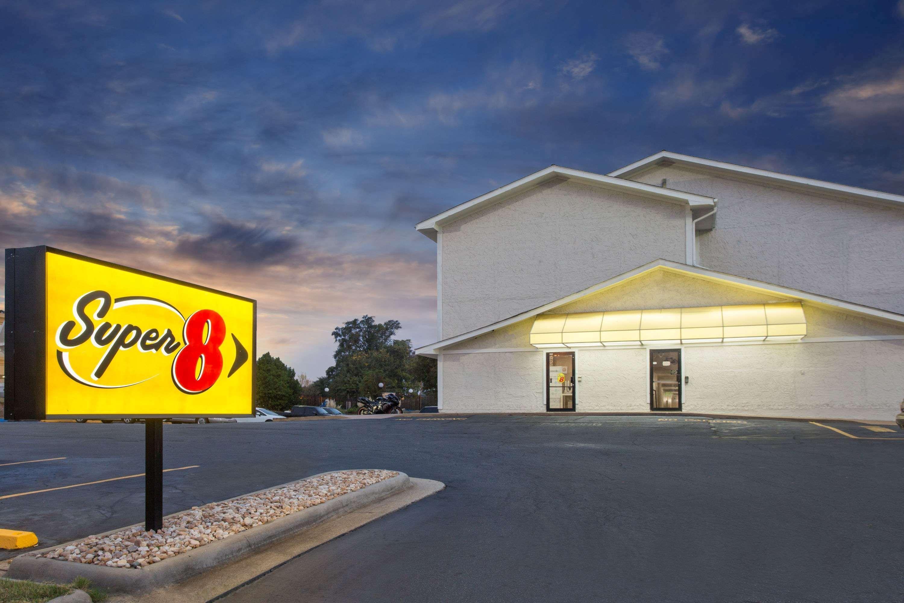 Super 8 By Wyndham Columbus Airport Hotel Exterior foto