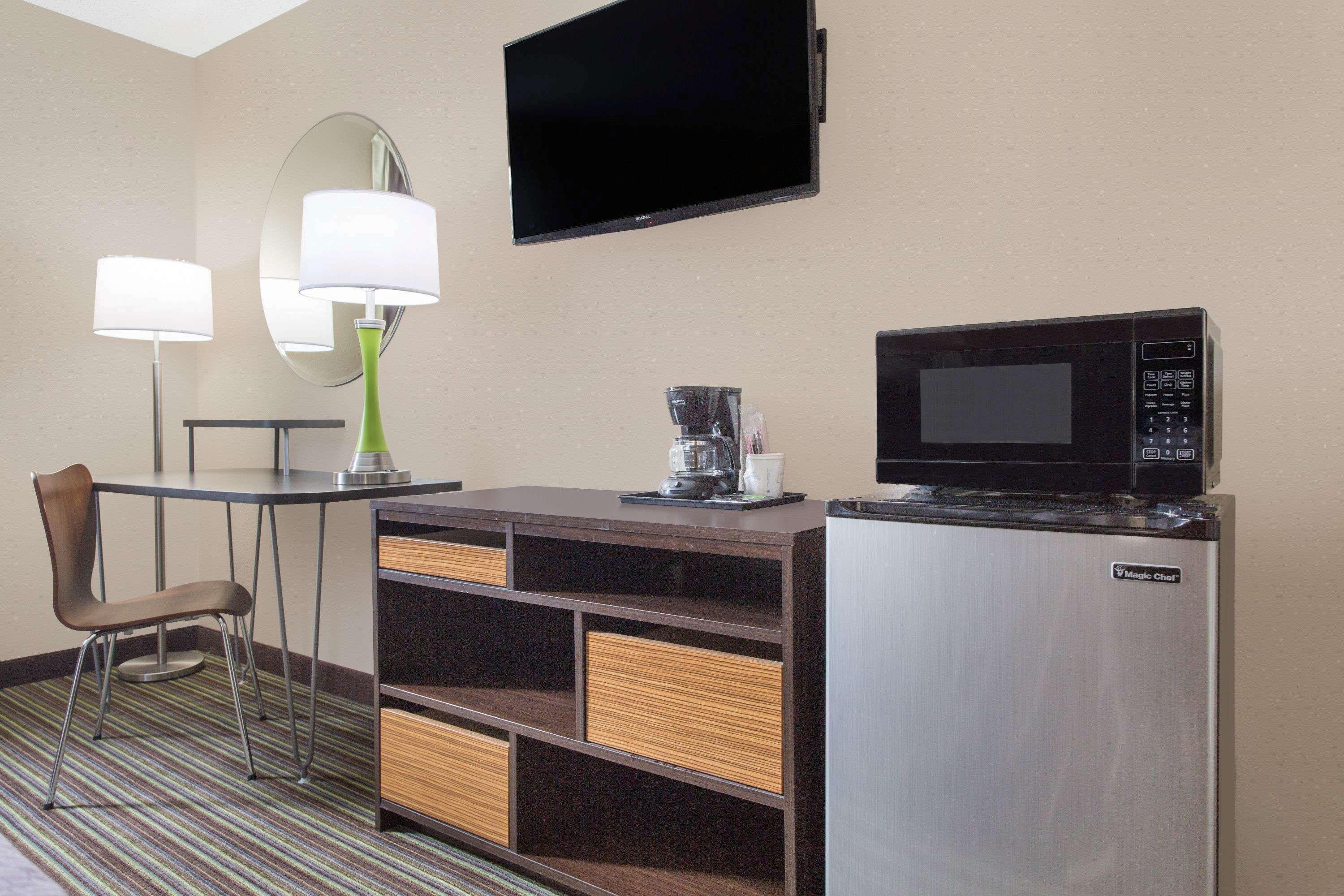 Super 8 By Wyndham Columbus Airport Hotel Exterior foto
